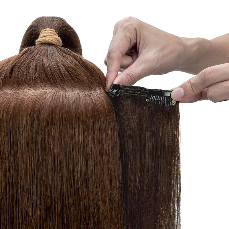 Agrafe de Brown dans le plein volume de trames multi droites naturelles de prolongements de cheveux